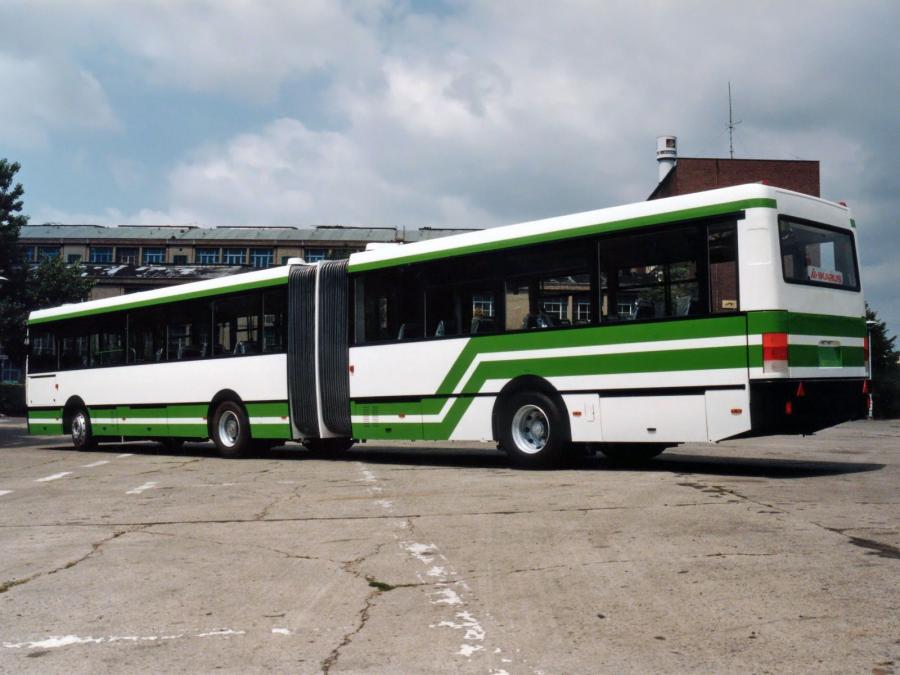  Ikarus 438 2000 года  (фото 2 из 2)